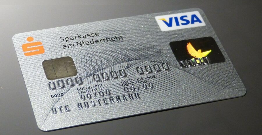 Nye regler kommer til at gælde for brug af kortbetaling i udlandet – nu sænker de gebyret